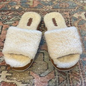 Vince Kalina shearling slide, like new